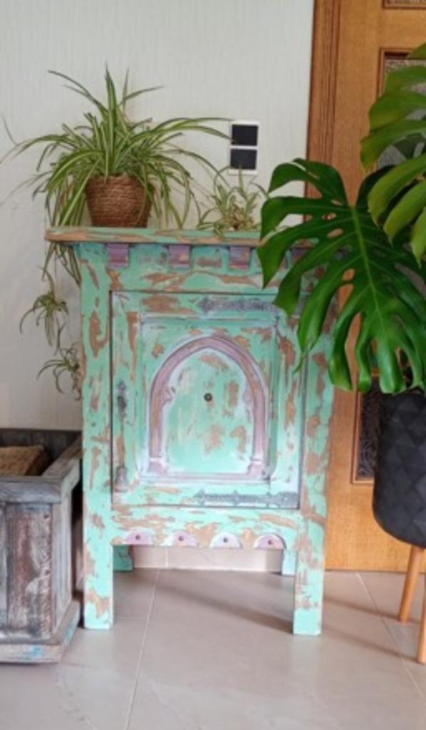 India kastje met ornamenten, Huis en Inrichting, Kasten | Overige, Zo goed als nieuw, Ophalen of Verzenden