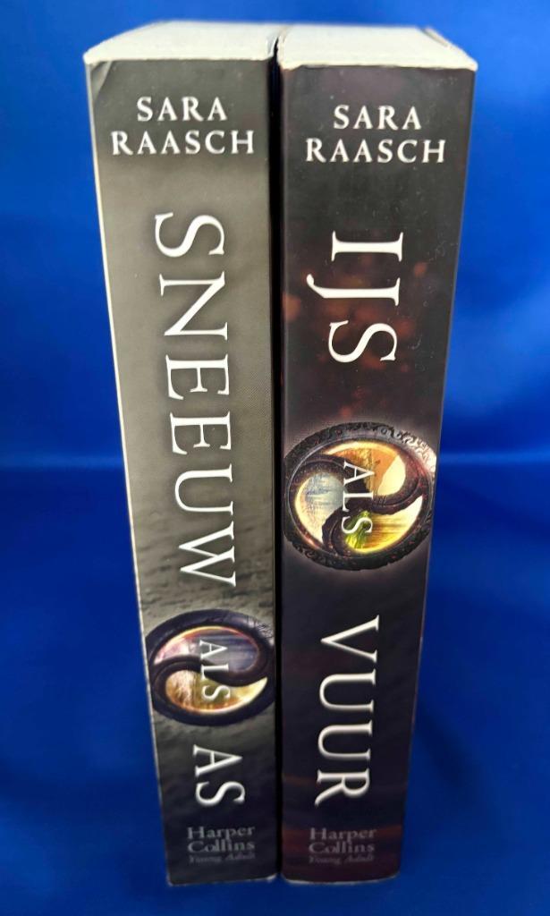 Sara Raasch - Sneeuw als as + IJs als Vuur, Boeken, Fantasy, Zo goed als nieuw, Ophalen of Verzenden