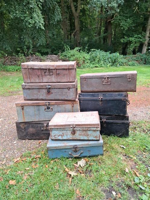 Oude vintage metalen kist koffer india, Huis en Inrichting, Woonaccessoires | Kisten, Minder dan 50 cm, Ophalen of Verzenden