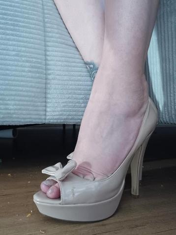 Beige Pumps met Strik - Gedragen maat 39 beschikbaar voor biedingen