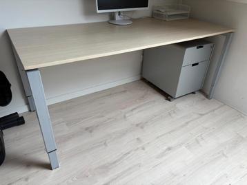 Bureau met ladeblok 