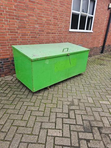 Grote stalen kist opbergkist gereedschapskist opbergbox beschikbaar voor biedingen