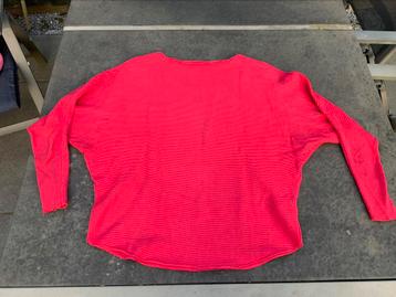 Rode trui van Miss Etam, maat 40