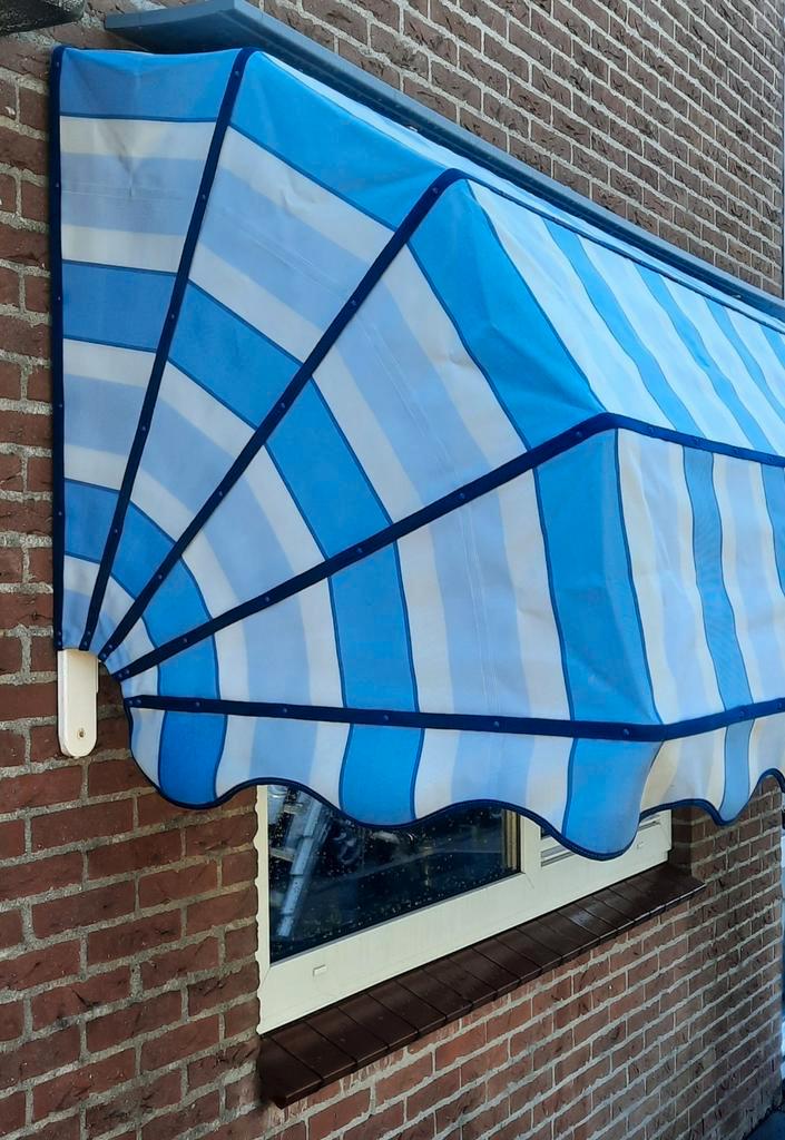 Markies zonnescherm zgan., Tuin en Terras, Zonneschermen, Zo goed als nieuw, Markies, Minder dan 150 cm, Ophalen