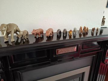 zeer mooie kunststof dieren beschikbaar voor biedingen