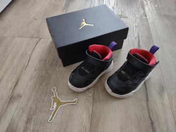 Prachtige zwarte Jordan sneakers met doos, maat 22. Schoenen beschikbaar voor biedingen