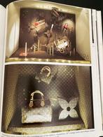 Forefront koffietafelboek etalages van Louis Vuitton, Gucci, Ophalen of Verzenden, Zo goed als nieuw, Mode algemeen, FRAME