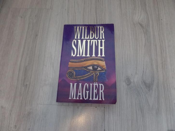 Wilbur Smith – Magiër, Boeken, Avontuur en Actie, Gelezen, Ophalen of Verzenden