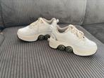 Rolschoenen / schoenen met wieltjes/ sneakers maat 35, Sport en Fitness, Skeelers, Ophalen of Verzenden, Zo goed als nieuw, Inline skates 4 wielen