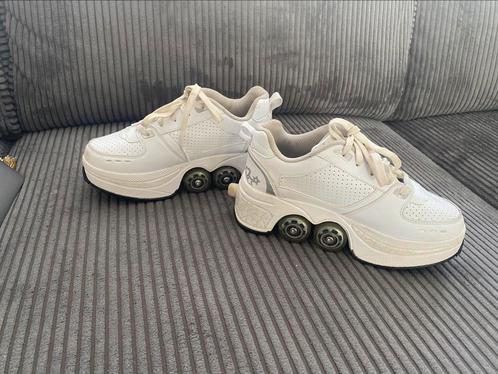 Rolschoenen / schoenen met wieltjes/ sneakers maat 35, Sport en Fitness, Skeelers, Zo goed als nieuw, Inline skates 4 wielen, Overige merken