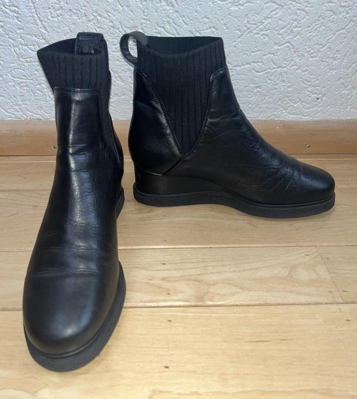 Unisa sleehak enkellaars maat 39 model Jualo zwart leer ZGAN, Kleding | Dames, Schoenen, Zo goed als nieuw, Lage of Enkellaarzen