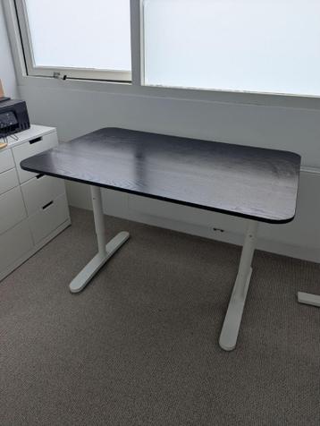 IKEA BEKANT bureau 120x80 – zwart blad, wit onderstel - afbeelding 1