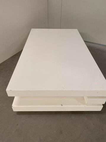 Retro salontafel beschikbaar voor biedingen