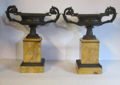antieke bronzen Tazza vazen met slangen op marmer voet, Antiek en Kunst, Curiosa en Brocante, Ophalen