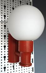vintage wandlamp - teakhouten lampje met mat witte glas bol, Ophalen of Verzenden, Gebruikt, Glas, Scandinavische  vintage stijl