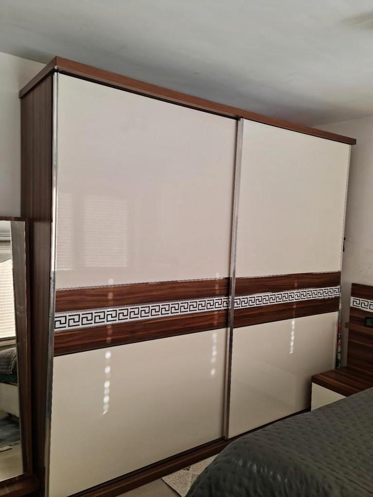 Ruime schuifdeurkast, Huis en Inrichting, Kasten | Kledingkasten, Zo goed als nieuw, 200 cm of meer, 200 cm of meer, 50 tot 75 cm