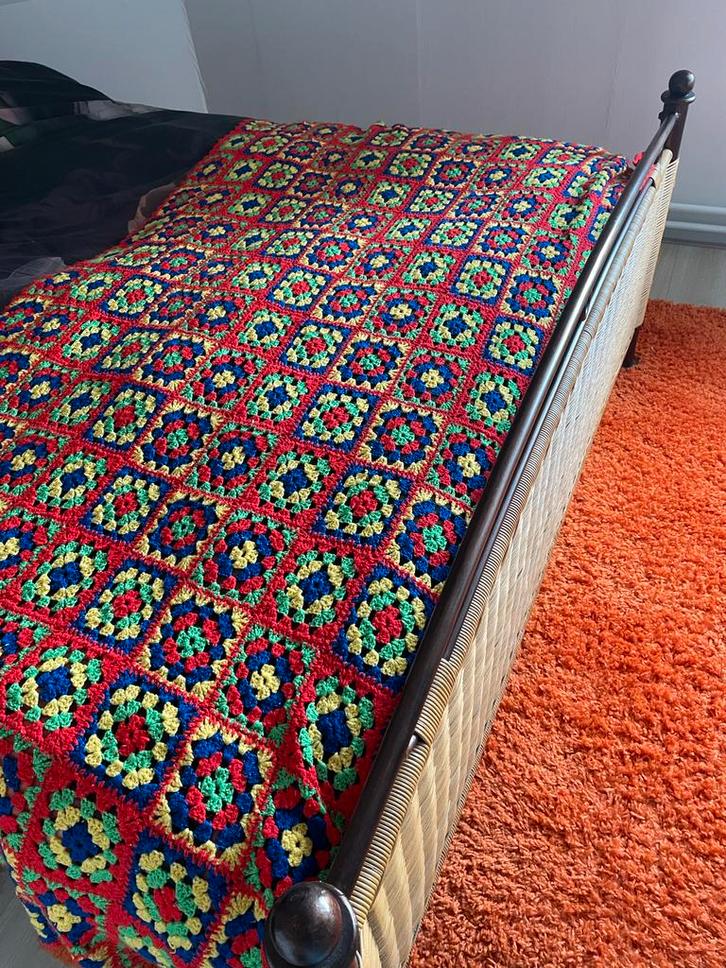 Gehaakte Granny Square Sprei / Kleed / Deken, Antiek en Kunst, Antiek | Kleden en Textiel, Ophalen of Verzenden