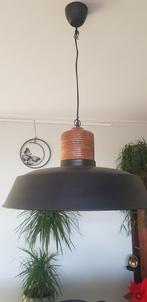 Mooie donkerbruine Metaal/ hout hanglamp, Huis en Inrichting, Lampen | Hanglampen, Ophalen, Zo goed als nieuw, Metaal, 50 tot 75 cm