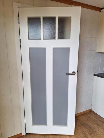 Houten Binnendeur met Glas en Beslag beschikbaar voor biedingen