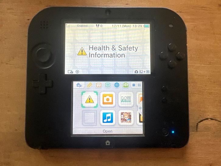 Nintendo 2DS - Zwart - Gebruikt, Spelcomputers en Games, Spelcomputers | Nintendo 2DS en 3DS, Gebruikt, 2DS, Zwart, Ophalen of Verzenden