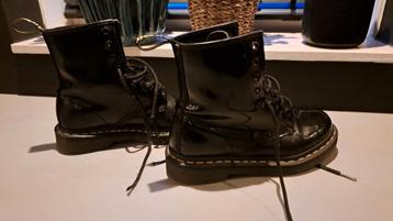 Dr Martens beschikbaar voor biedingen