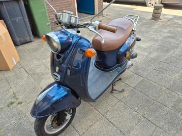 Leuke scooter. 45 km. Start goed. beschikbaar voor biedingen