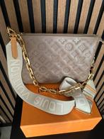 Louis Vuitton coussin PM, Sieraden, Tassen en Uiterlijk, Tassen | Damestassen, Ophalen of Verzenden, Zo goed als nieuw, Bruin