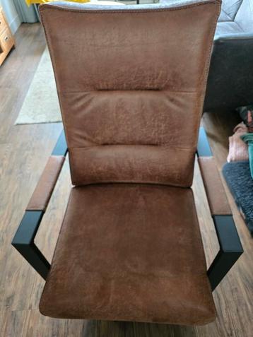 Draai fauteuil beschikbaar voor biedingen