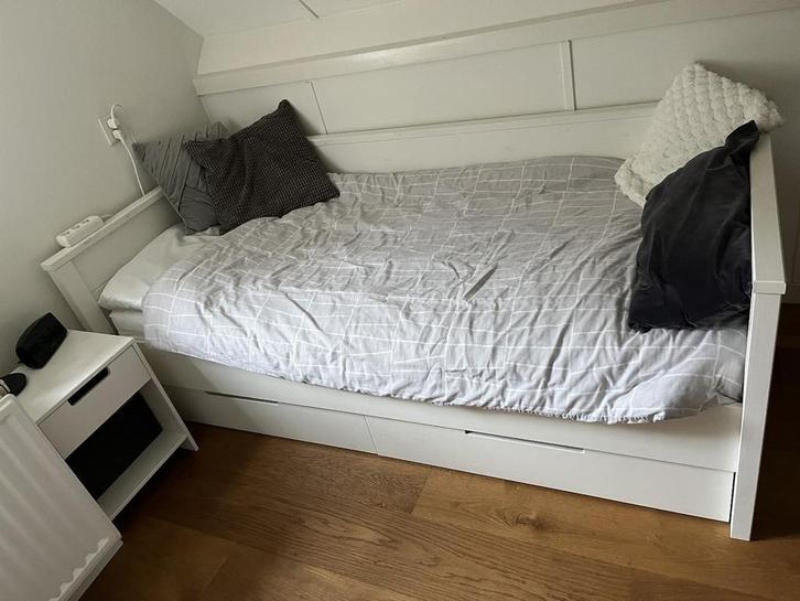 1 Persoons bed / bedbank met lades en bijpassend nachtkastje, Huis en Inrichting, Slaapkamer | Slaapbanken, Zo goed als nieuw