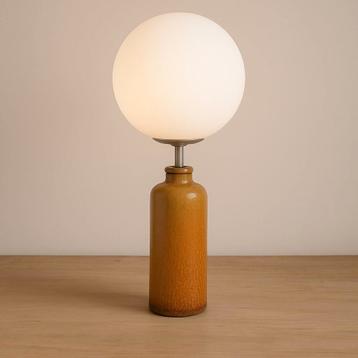 Gerenoveerde antieke globelamp met vintage livreifles