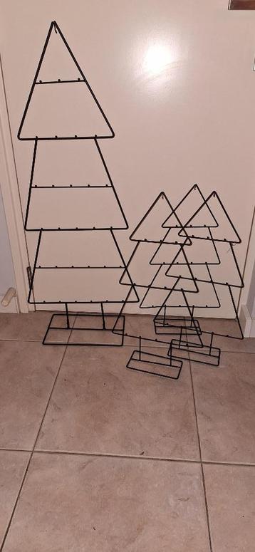 Kerstbal hangers in vorm van kerstboom diverse maten rek beschikbaar voor biedingen