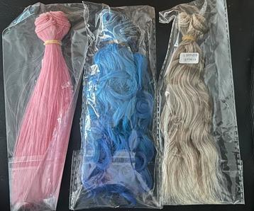 Diverse spulletjes om je gehaakte poppen compleet te maken beschikbaar voor biedingen