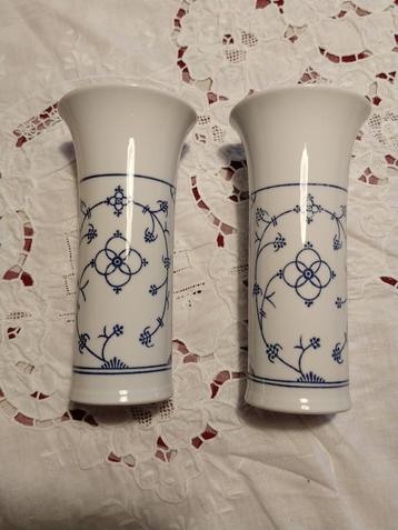 Jager bloemvaasjes blau saks 2 stuks vintage jaren 60. Bekij beschikbaar voor biedingen