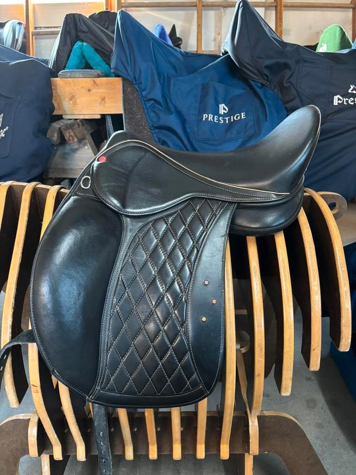 Custom made Edix Tudor 17 inch, Dieren en Toebehoren, Paarden en Pony's | Zadels, Gebruikt, Dressuur, Ophalen of Verzenden