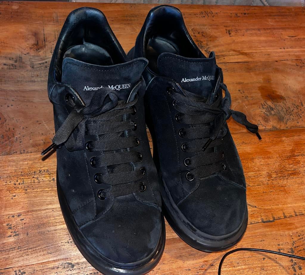 Orginele Alexander McQueen Suède Schoenen Maat 44 - Topstaat, Ophalen of Verzenden, Zo goed als nieuw, Zwart, Sneakers of Gympen