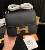 Zwarte crossbody met gouden sluiting – Premium leer, Ophalen of Verzenden, Nieuw, Zwart, Schoudertasje