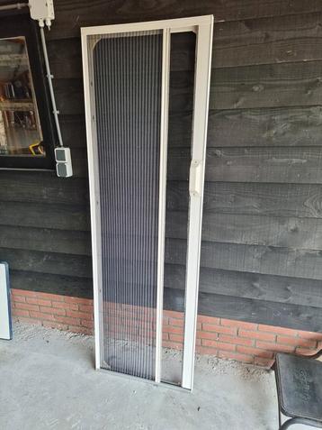 HORDEUR & PLISSE & VERDUISTERING CAMPER & CARAVAN REPARATIE! beschikbaar voor biedingen