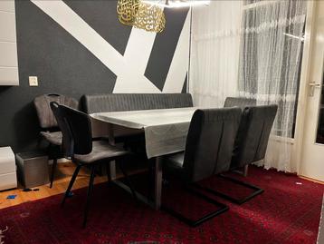 Mooie witte hoogglans eettafel tekoop beschikbaar voor biedingen