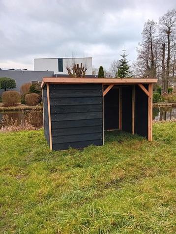 Schuilstal Douglas  beschikbaar voor biedingen