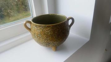 Vintage keramieken bloempot op drievoet - algengroen beschikbaar voor biedingen