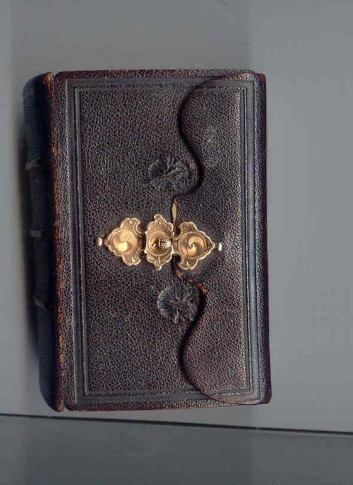 bijbel met gouden of zilveren slot + Devotie tot heilig hart, Antiek en Kunst, Antiek | Boeken en Bijbels, Ophalen