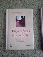 VINGERAFDRUK VAN VERDRIET, MANU KEIRSE, Boeken, Ophalen of Verzenden, Zo goed als nieuw