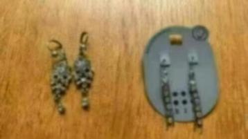 Oorbellen (hang) met strass steentjes beschikbaar voor biedingen