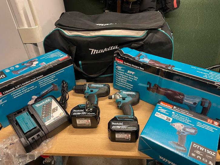 Nieuwe tas makita 18v gereedschap, Doe-het-zelf en Verbouw, Gereedschap | Boormachines, Zo goed als nieuw, Boormachine, Ophalen of Verzenden