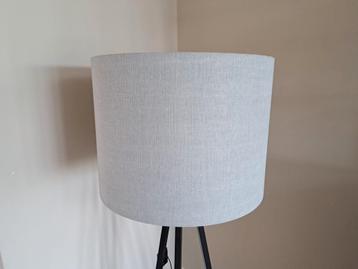 Mooie grote lampenkap  beschikbaar voor biedingen