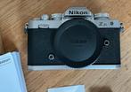Nikon Z fc systeemcamera + extra accu + smallrig grip + tas, Audio, Tv en Foto, Fotocamera's Digitaal, Ophalen, 21 Megapixel, Zo goed als nieuw