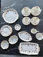 Royal Albert Sweet Violets, Ophalen, Zo goed als nieuw, Porselein, Compleet servies