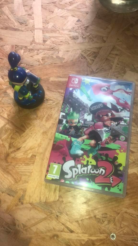 Splatoon 2 nintendo switch+ amiibo, Spelcomputers en Games, Games | Nintendo Switch, Zo goed als nieuw, Avontuur en Actie, 1 speler