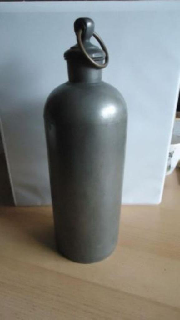 Antiek kruik geschonken door Koningin Wilhelmina in 1887, Antiek en Kunst, Antiek | Tin, Ophalen of Verzenden