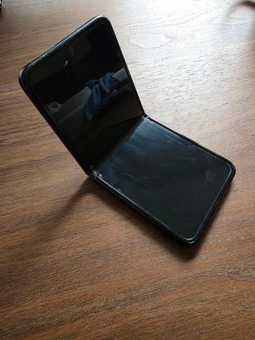 Galaxy Z Flip 3 - zonder het flippen beschikbaar voor biedingen